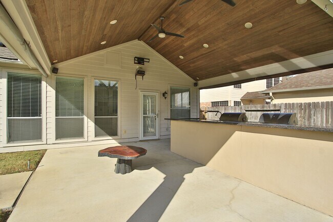 Building Photo - 16207 Waiting Spring Cir