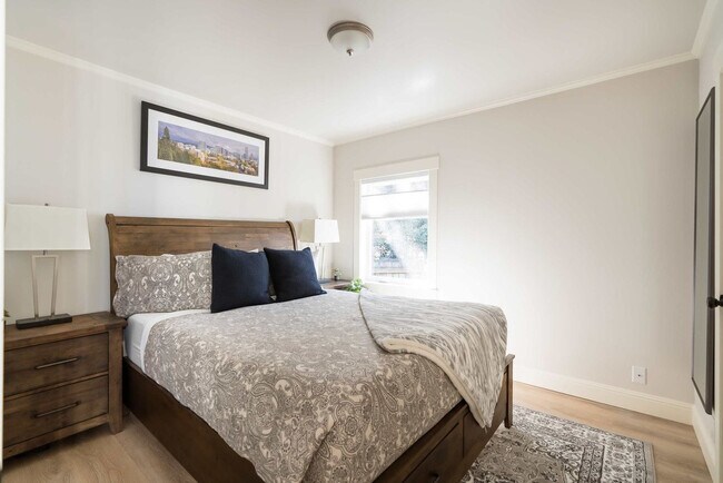 Building Photo - 529 NW 21st Ave