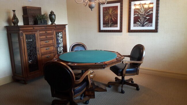 Building Photo - Annual unfurnished 2/2 luxury condo downto...