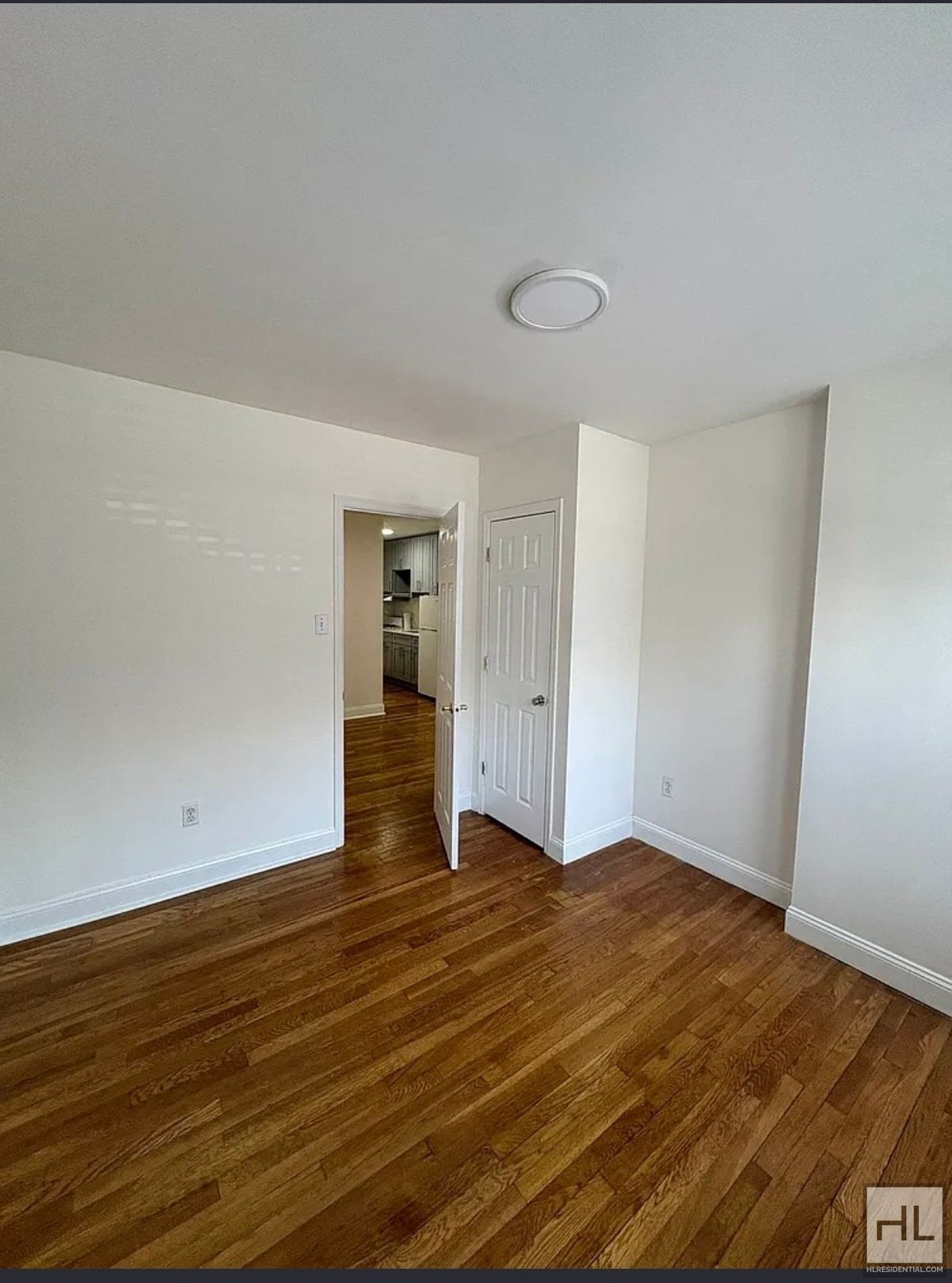 Building Photo - 32 STREET