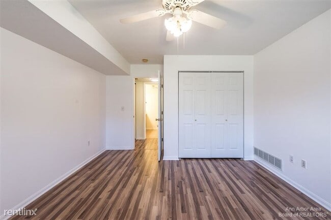 Building Photo - 1381 Millbrook Trail