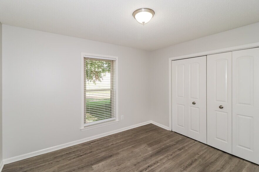 Building Photo - 8620 Kettering Dr