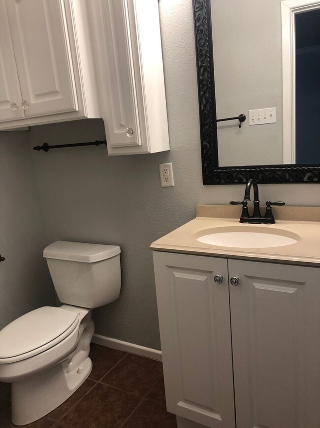 Building Photo - Beautiful updated home