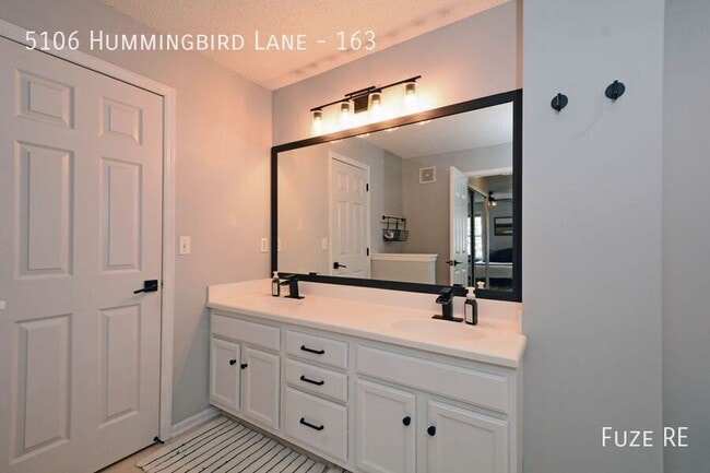Building Photo - 5106 Hummingbird Ln