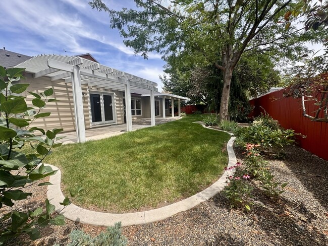 Building Photo - 1349 Tennessee Dr