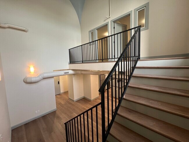 Building Photo - 160 Seabury St