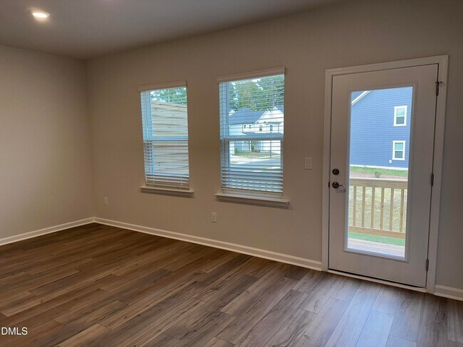 Building Photo - 1359 Hasse Ave