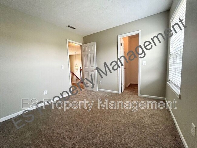 Building Photo - 6647 Crestwell Ln