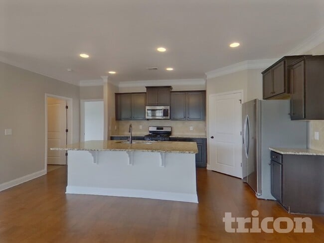 Building Photo - 910 Deepwood Ct