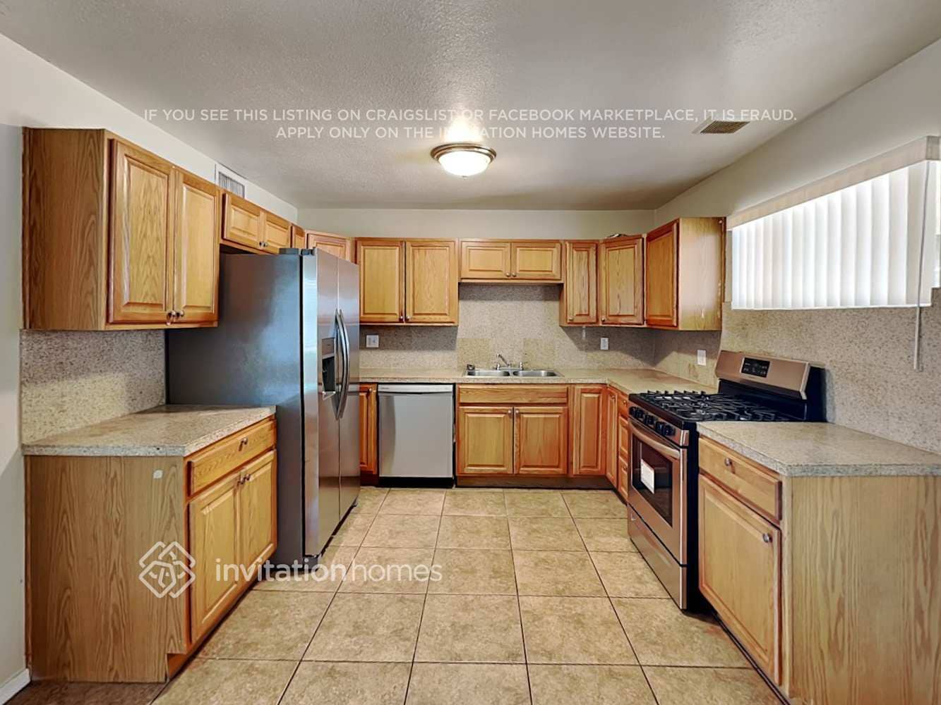 Building Photo - 2944 W Solano Dr N