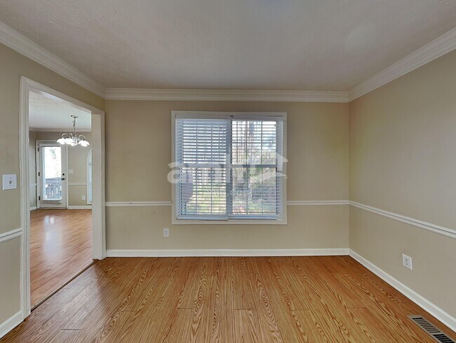 Building Photo - 700 Rosehill Ln