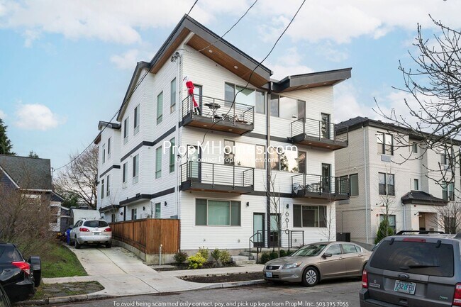 Building Photo - Two Bedroom Modern Oasis with Stunning Views & Designer Finishes