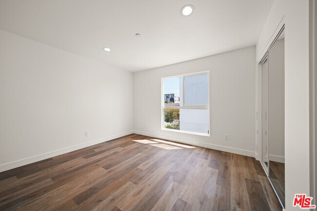 Building Photo - 1055 Wilton Pl
