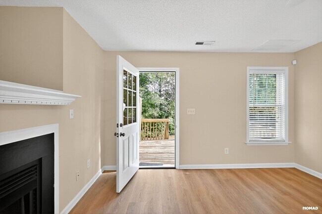 Building Photo - Charming 2BR Townhome in Raleigh Golf Community