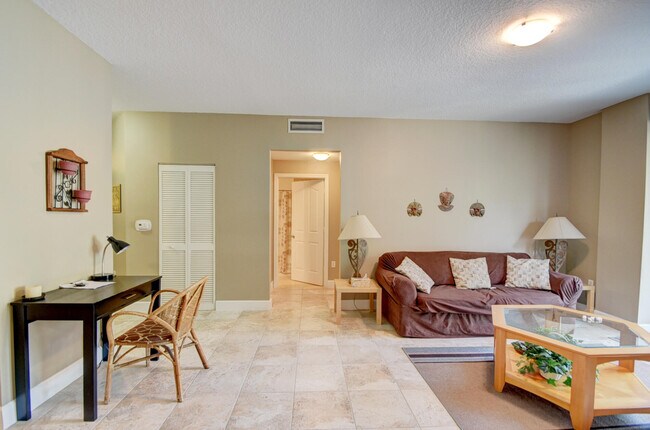 Building Photo - 250 NE 3rd Ave