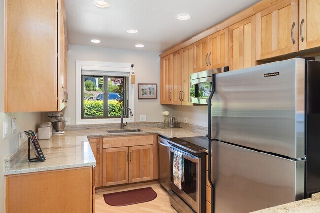 Building Photo - Short Term Lease | 2 Bed, 2 Bath Resort Style Waterview Condo For Rent!