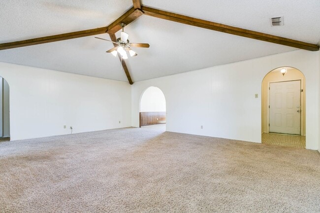 Building Photo - PAY NO SECURITY DEPOSIT! Spacious 3-bedroo...