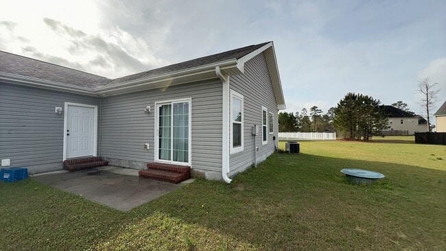 Building Photo - Beautiful 3 bedroom, 2 bath House