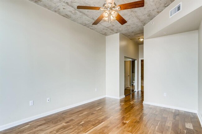 Building Photo - 360 Nueces St