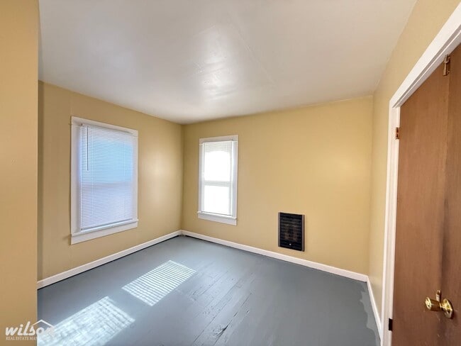 Building Photo - 2-Bedroom House with Fenced Yard & Parking!