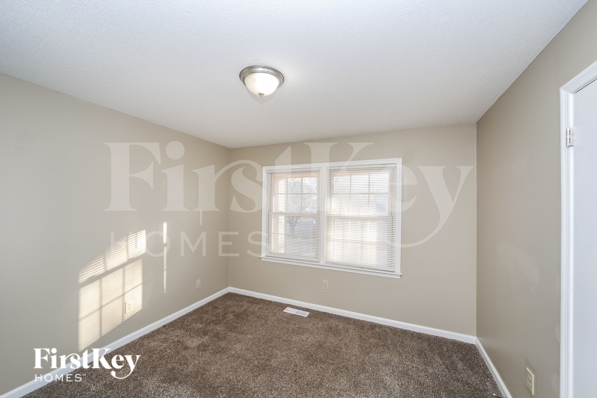 Building Photo - 6000 Macleod Dr