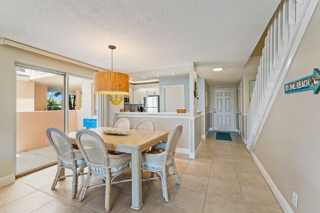 Building Photo - 353 S US Hwy 1