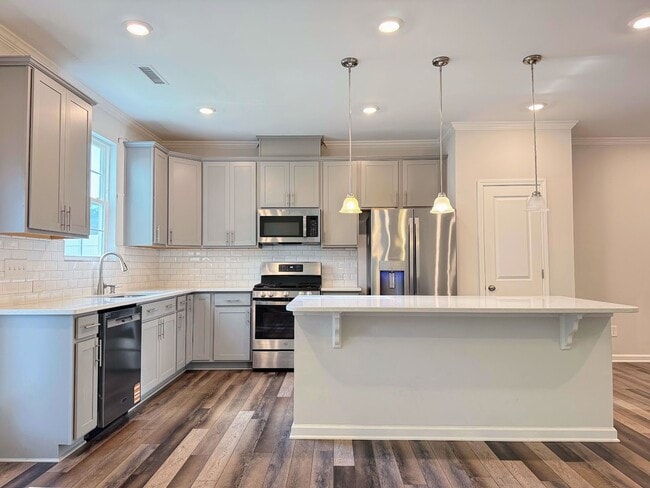 Building Photo - 3 Bedroom One Garage Townhome for Rent