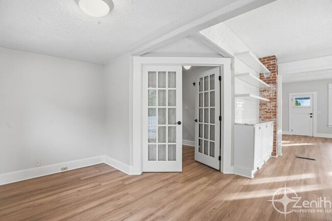 Building Photo - 1321 NW Drake Way