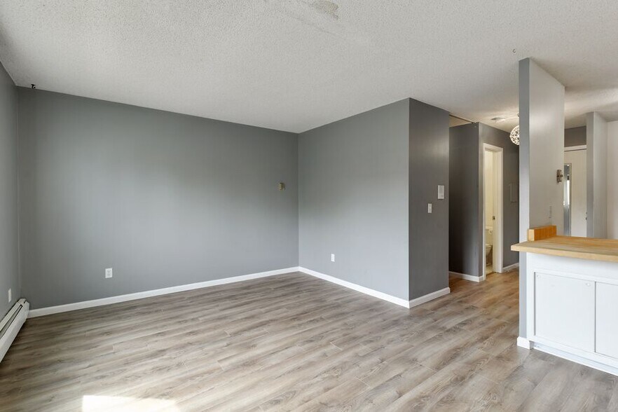 Building Photo - 2616 Harriet Ave