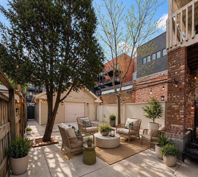 Building Photo - 1014 W George St