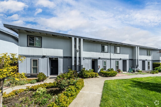 exterior - 1071-1073 Mohr Ln