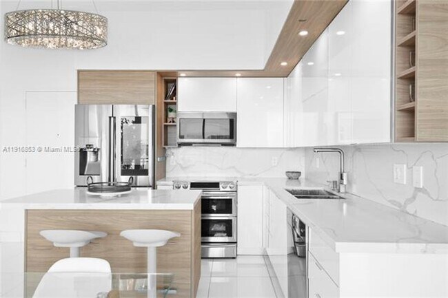 Building Photo - 92 SW 3rd St