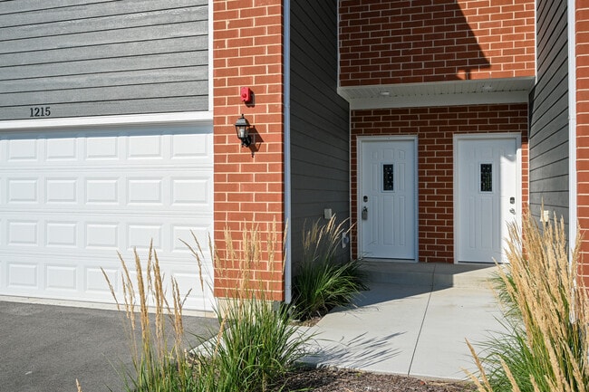 Building Photo - 1215 Gillespie Ln