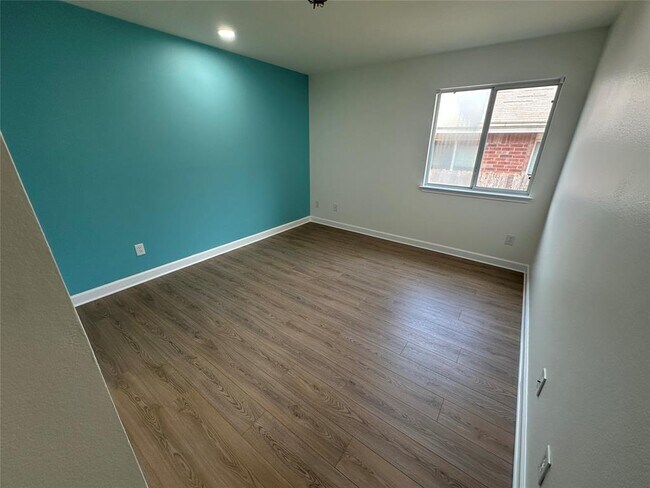 Building Photo - 3309 Blue Ridge Dr