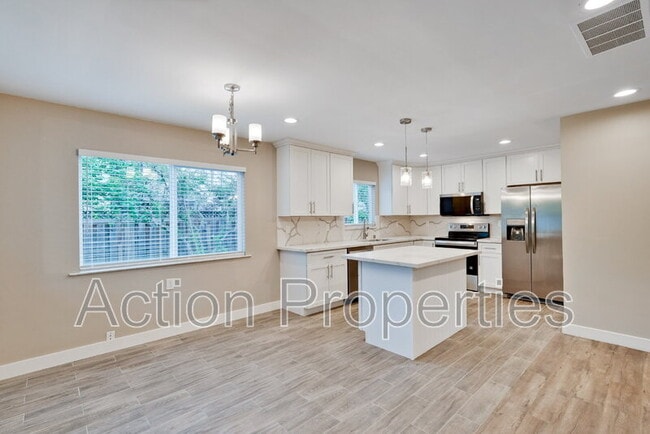 Building Photo - 681 S 13th St