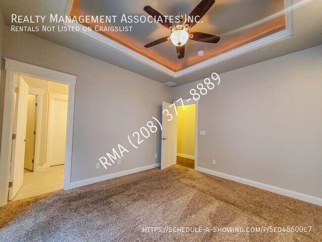 Building Photo - 11277 W Portola St