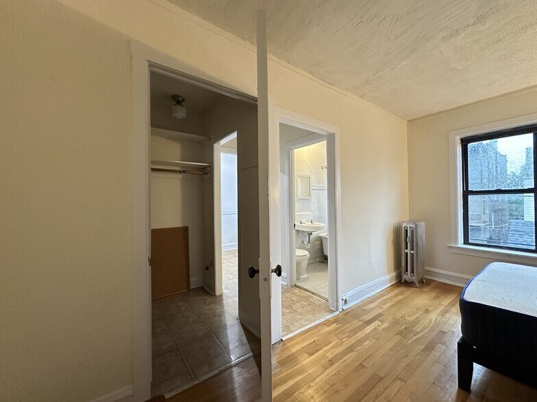 Building Photo - 3310 W Schubert Ave