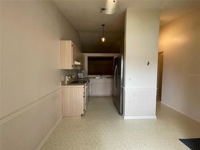 Building Photo - 607 Whispering Pines Blvd
