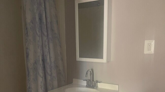 Building Photo - 1051 Old Colony Rd