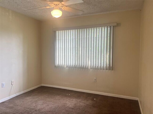 Building Photo - 5065 Wiles Rd