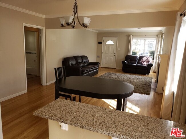 Building Photo - 1729 S Carmelina Ave