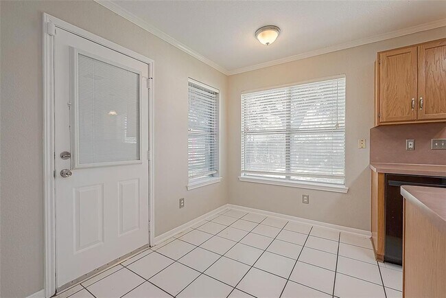 Building Photo - 6419 New World Dr