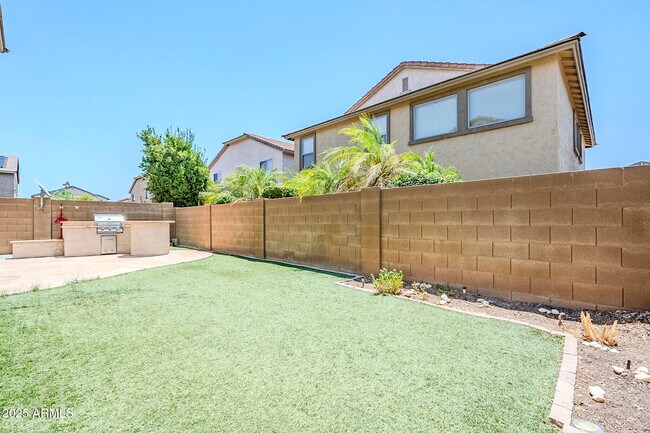 Building Photo - 2025 W Marconi Ave