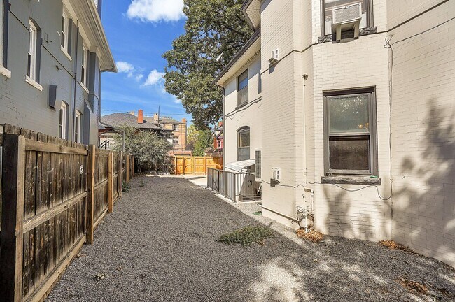 Building Photo - $2,080.95 - Charming 1 bed, 1 bath located in Denver with Bonus Flex Room!