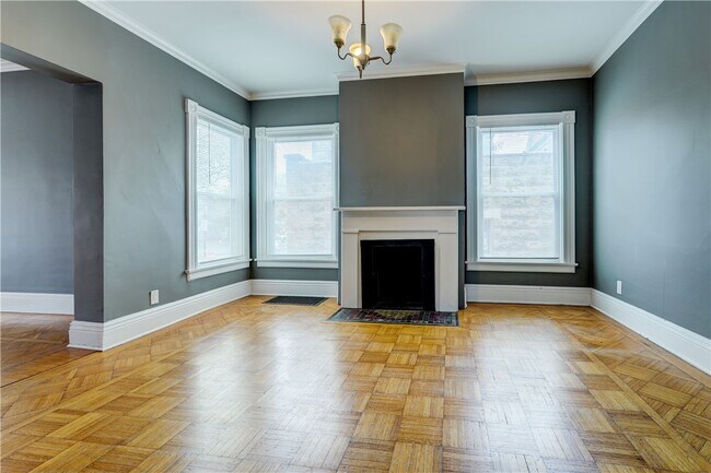 Building Photo - 745 University Ave