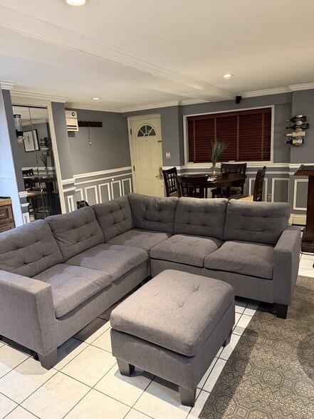 Building Photo - 32 Paerdegat 2nd St