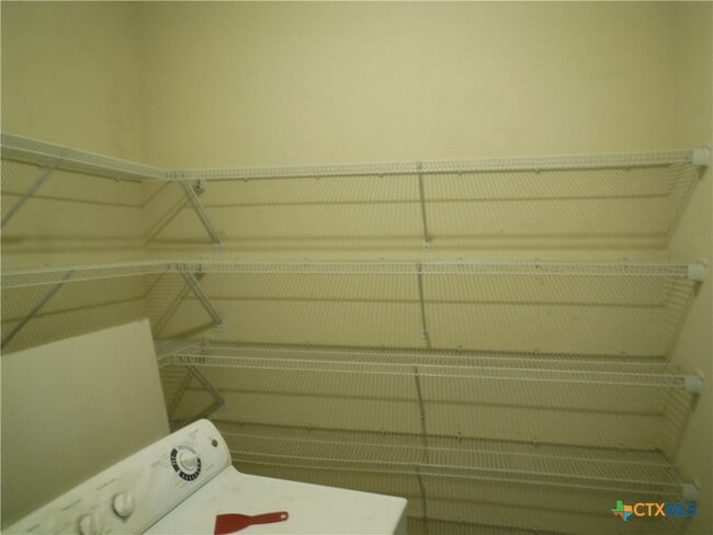 Building Photo - 753 Great Oaks Dr