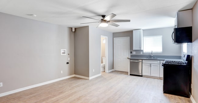 Building Photo - 6682 Ventura Ct