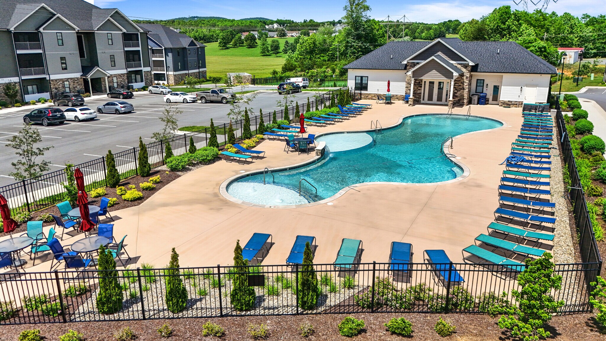 Building Photo - 19 Cuddington Ln