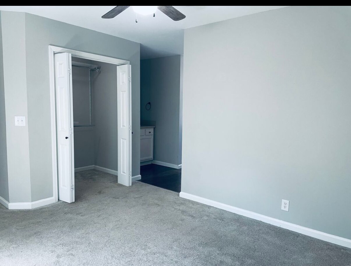 Building Photo - 327 Yorkshire Cir